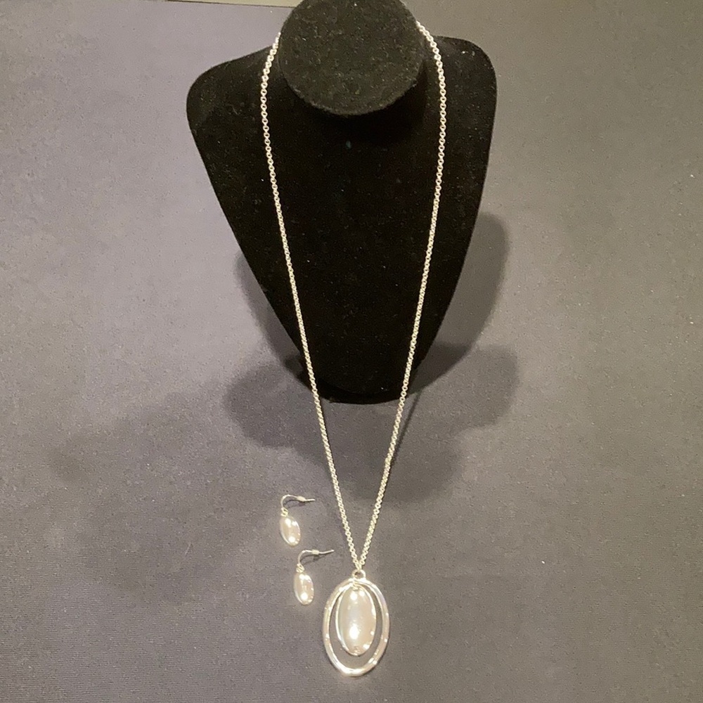 Ladies 34” silver plated necklace with earrings.